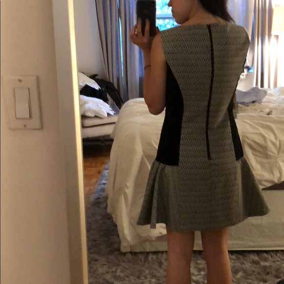 ⬜️ALICE + OLIVIA DRESS ◻️ - Picture 2 of 5